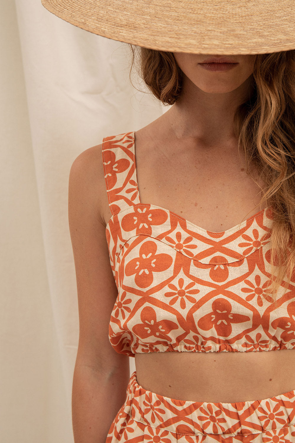 top Julia motif spritz