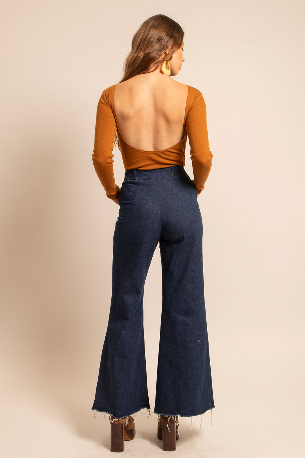 Body Cherry caramel La Treille dos nu plongeant, vu de dos