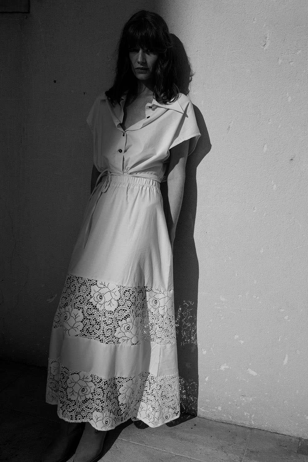 Jupe Rosa femme avec empiècements en dentelle vintage, coupe longue et taille haute, confection française artisanale.