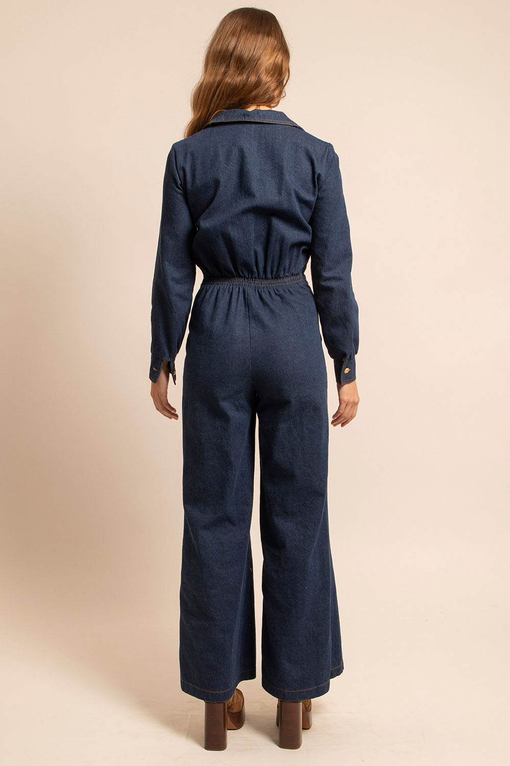 Dos de la combinaison Mila avec taille élastiquée