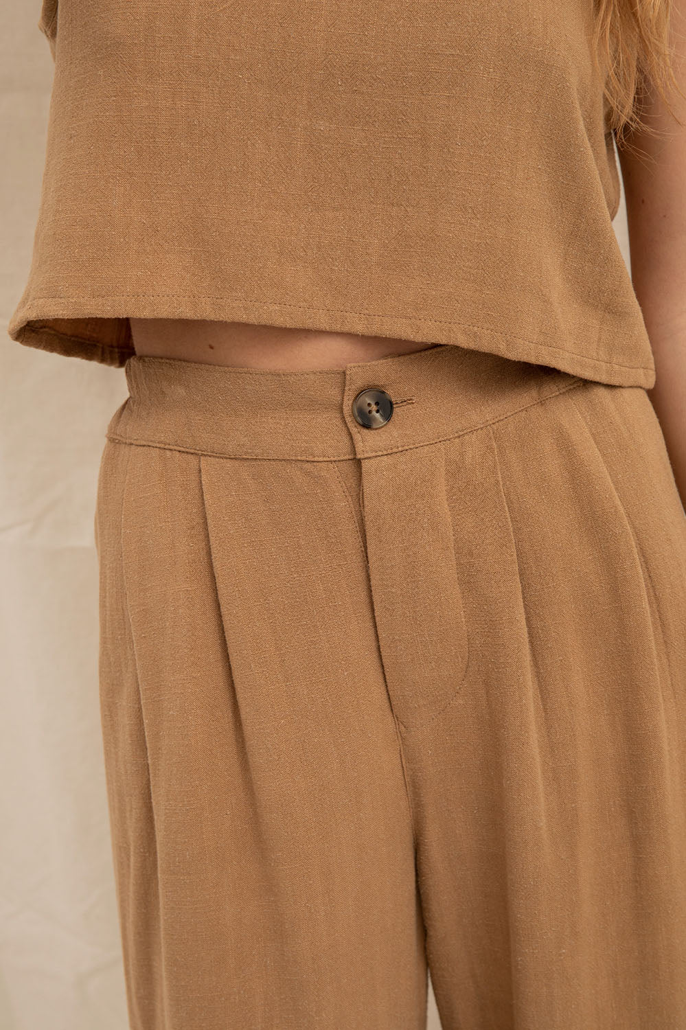 pantalon taille haute en lin et viscose latte, coupe ample, fabriqué en France