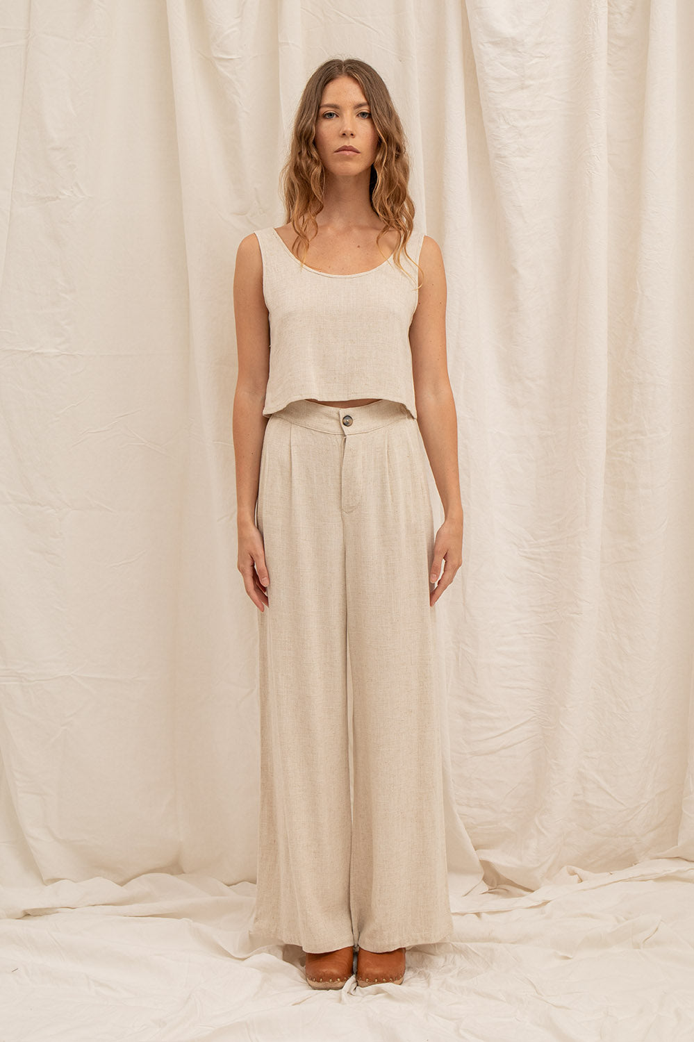 Look studio La Treille – pantalon Alba en lin naturel, style intemporel et léger.