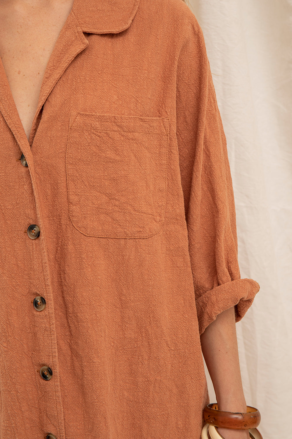 robe chemise courte en toile de ramie argile, coupe oversize, fabriquée en France