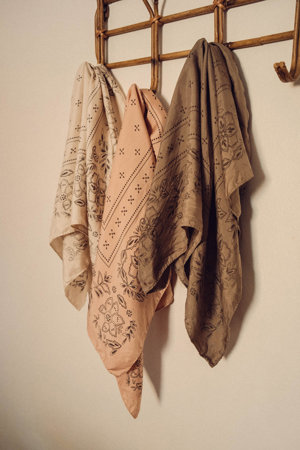 carré bandana marron en soie