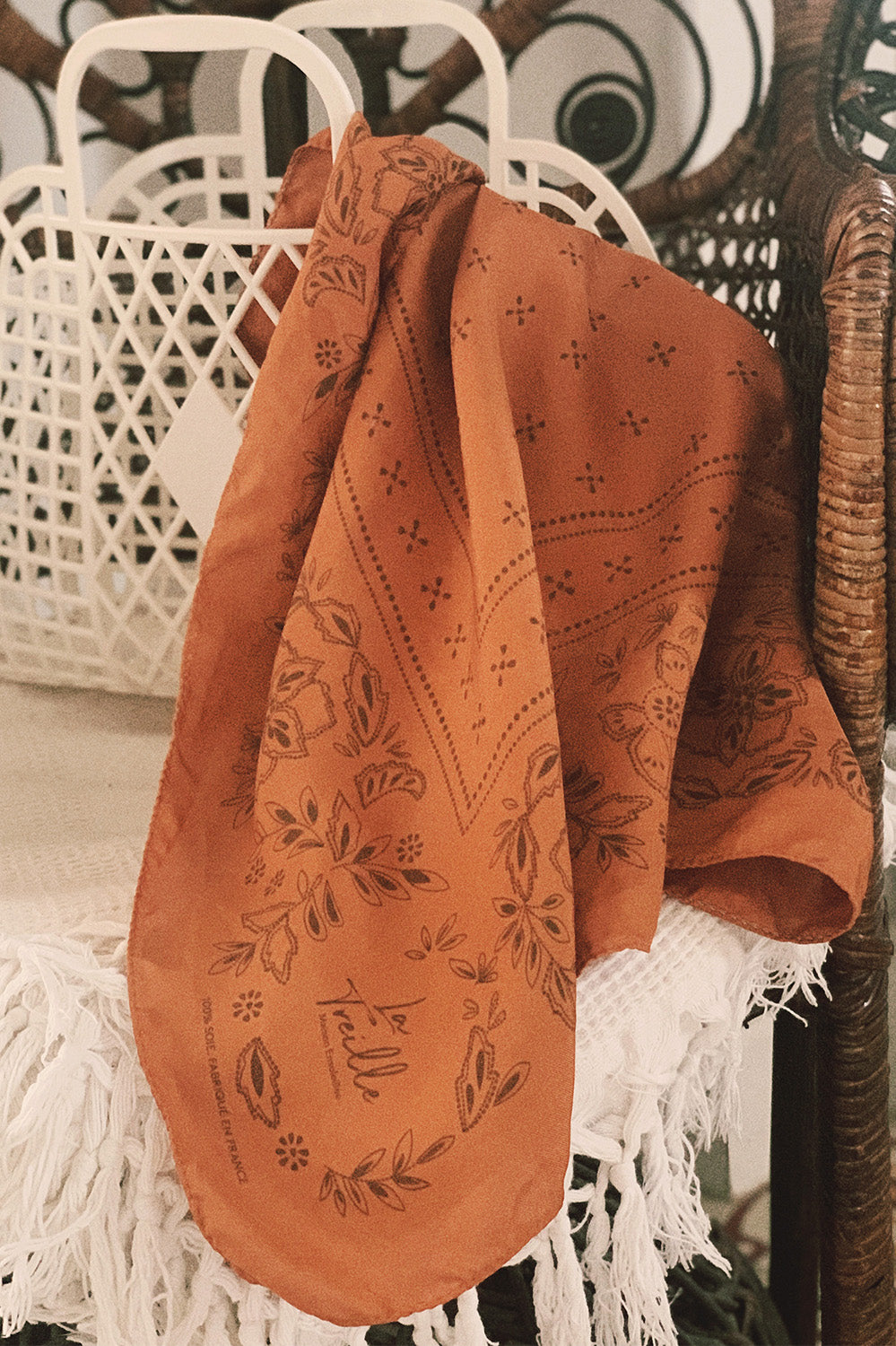 la treille maison ensoleillée foulard soie made in france