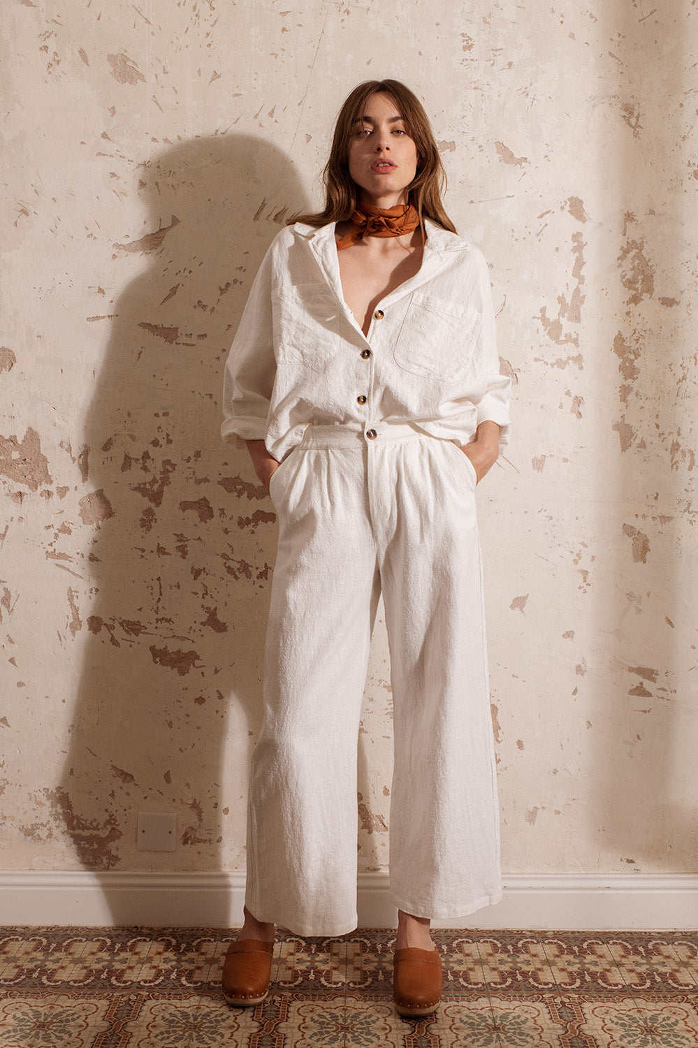 pantalon taille haute en toile de ramie naturel, coupe ample, fabriqué en France