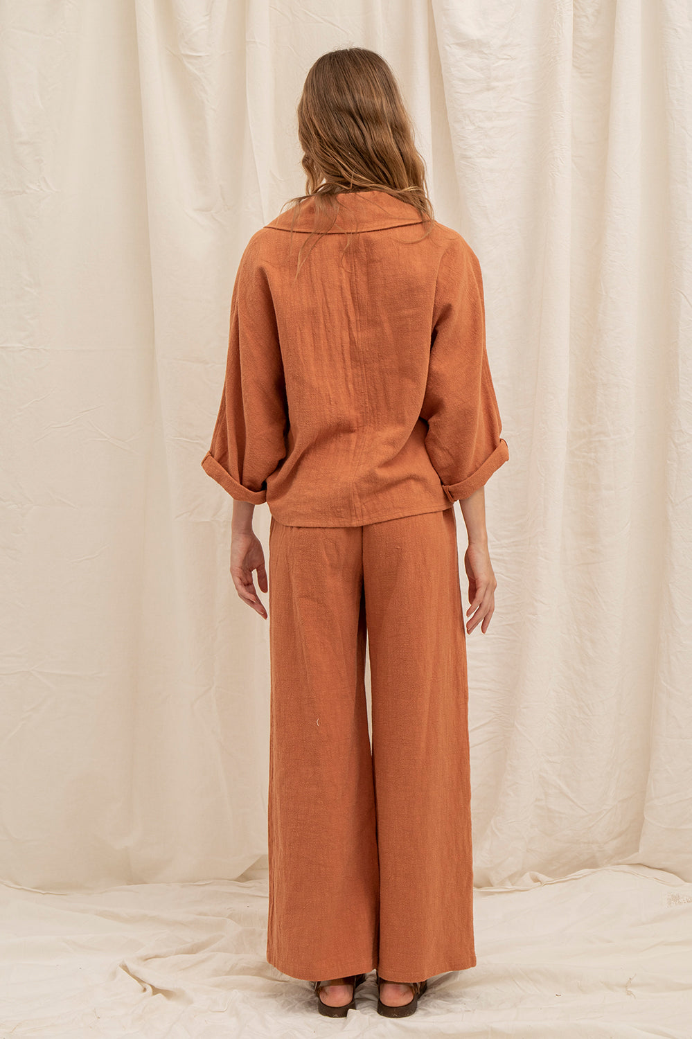 chemise oversize en toile de ramie argile, manches kimono, fabriquée en France