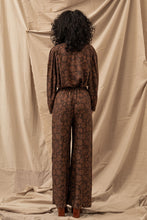 Charger l&#39;image dans la galerie, pantalon imprimé fleurs marron