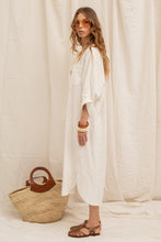 Charger l&#39;image dans la galerie, robe chemise blanche à boutons 