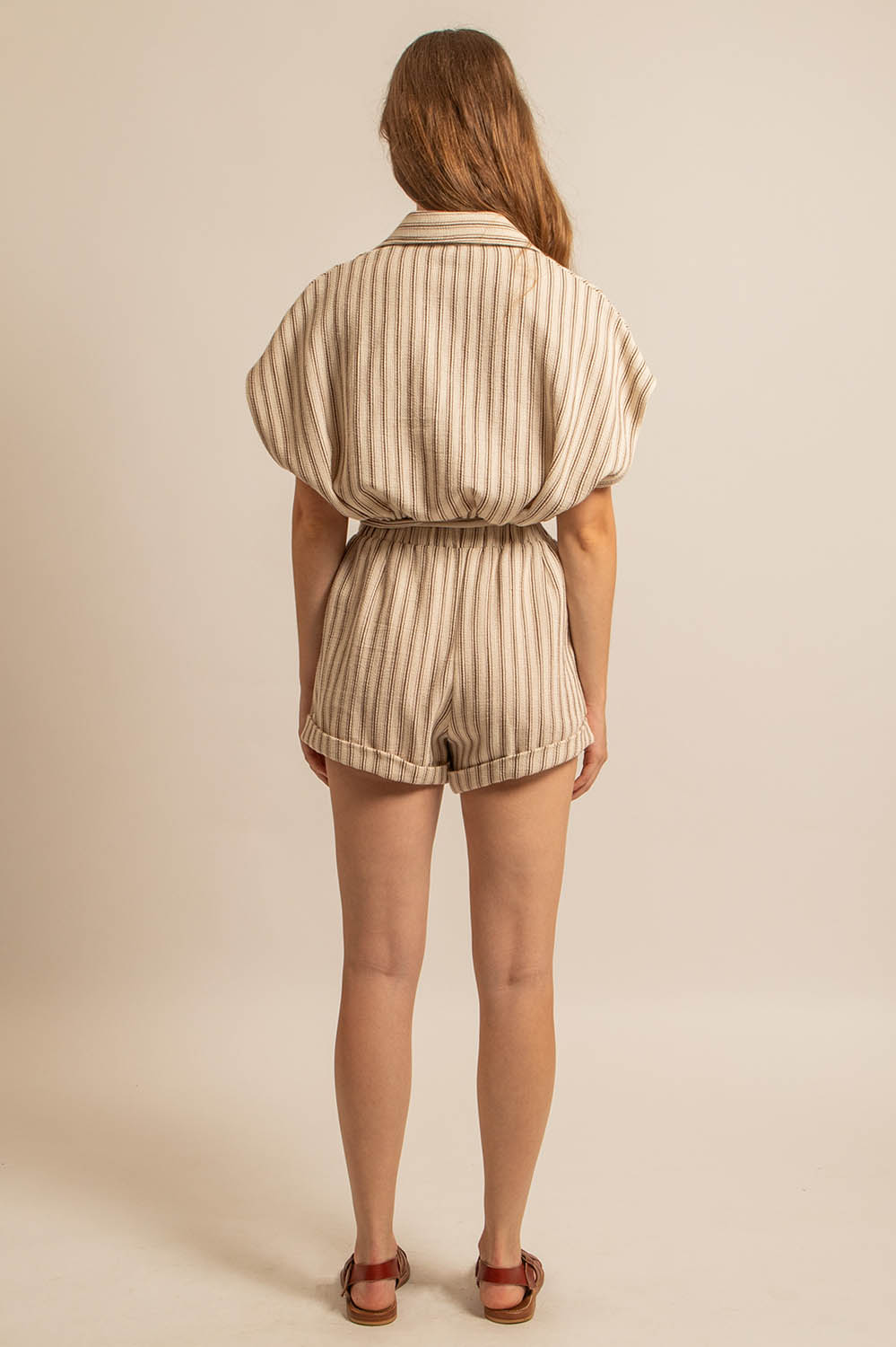 chemisier sans manches en coton texturé rayures beige et marron, fabriqué en France