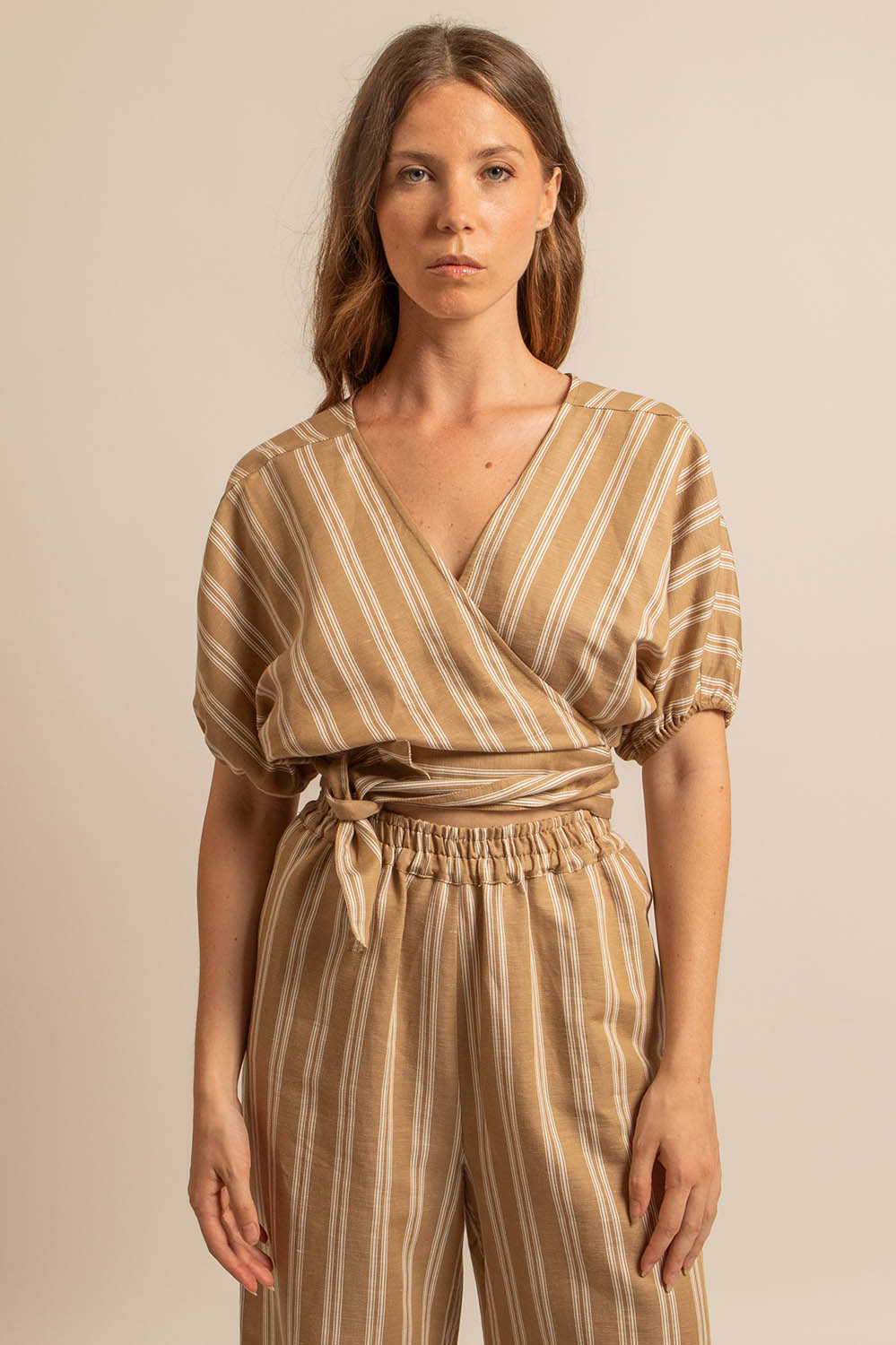 top cache-cœur en lin et coton à rayures, à nouer, fabriqué en France