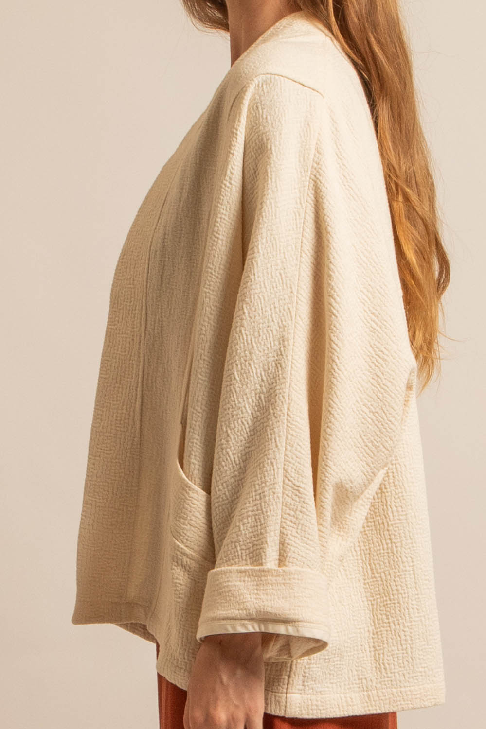 veste kimono courte en coton texturé naturel, fabriquée en France