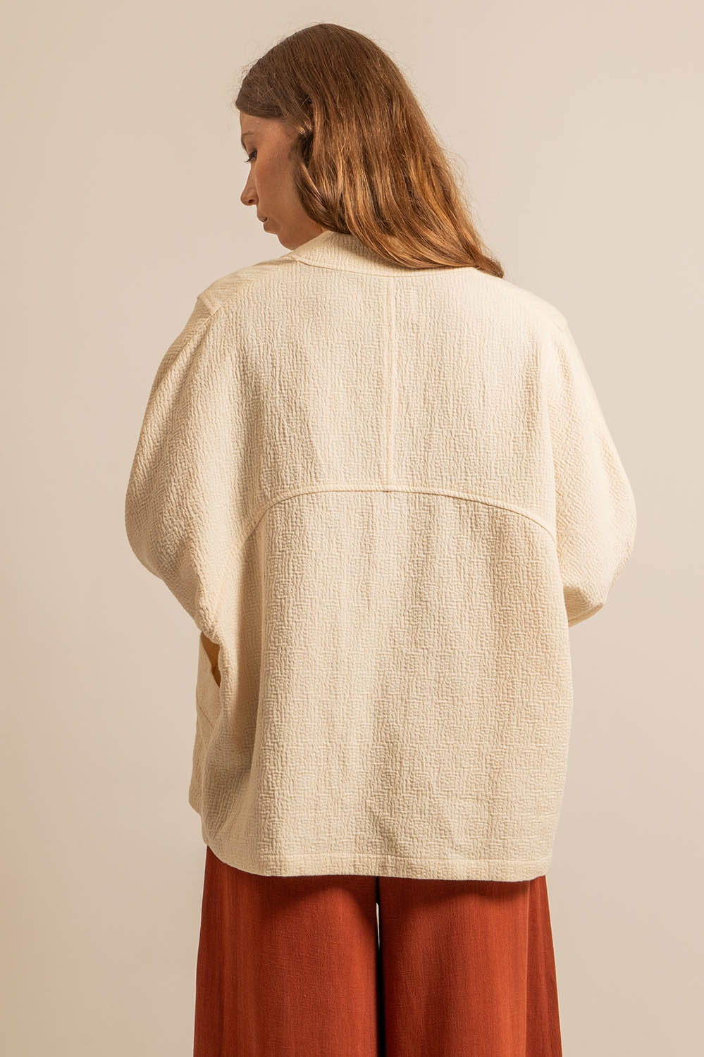 veste kimono courte en coton texturé naturel, fabriquée en France