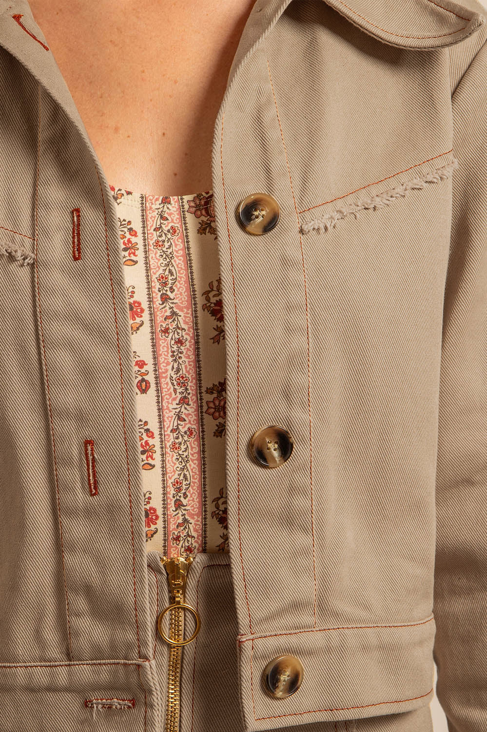 veste en denim beige coupe seventies, fabriquée en France