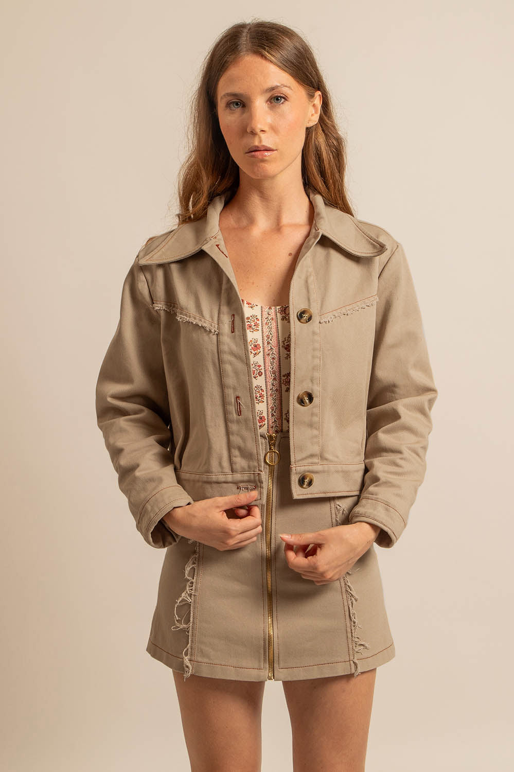 veste en denim beige coupe seventies, fabriquée en France