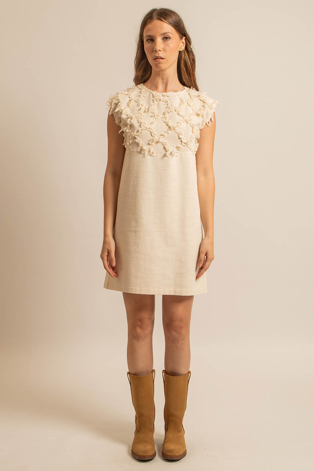 robe courte en coton naturel avec franges, dos nu, fabriquée en France