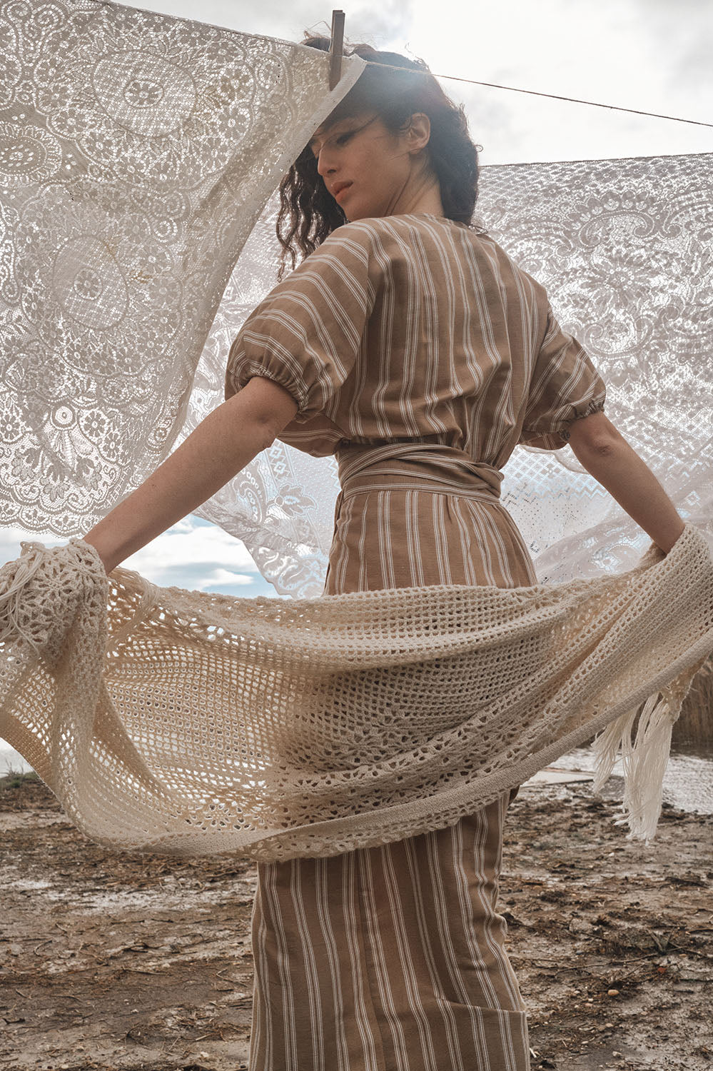 robe longue cache-cœur en lin et coton à rayures, fabriquée en France