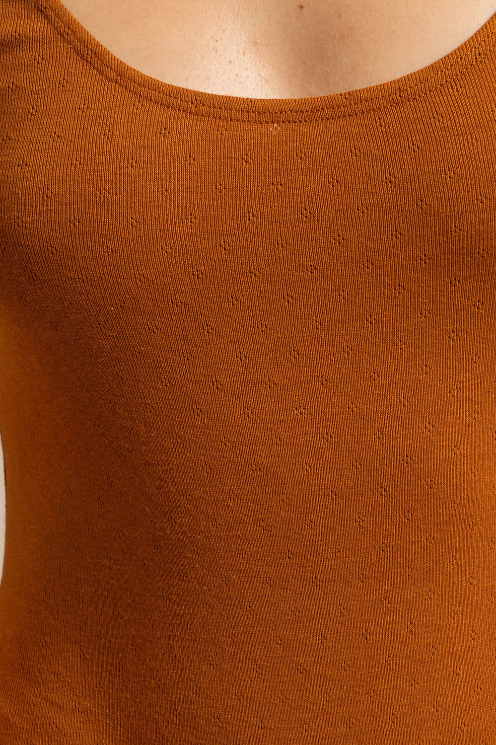 body en coton maille ajourée caramel, dos nu, fabriqué en France