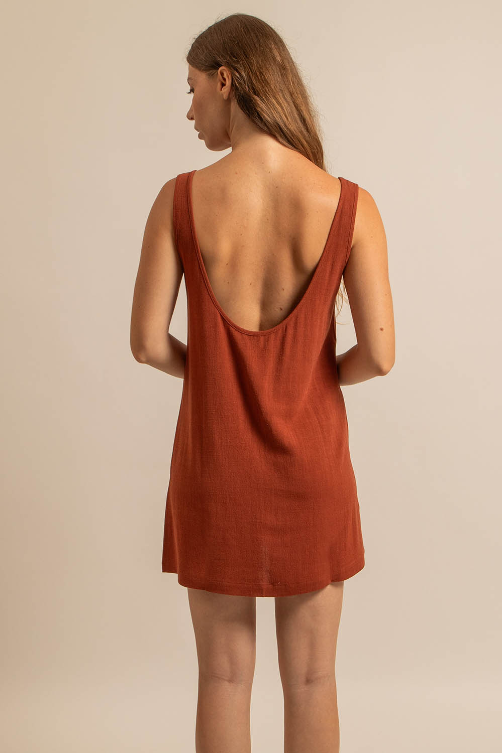 robe courte dos nu en lin et viscose tomette, fabriquée en France