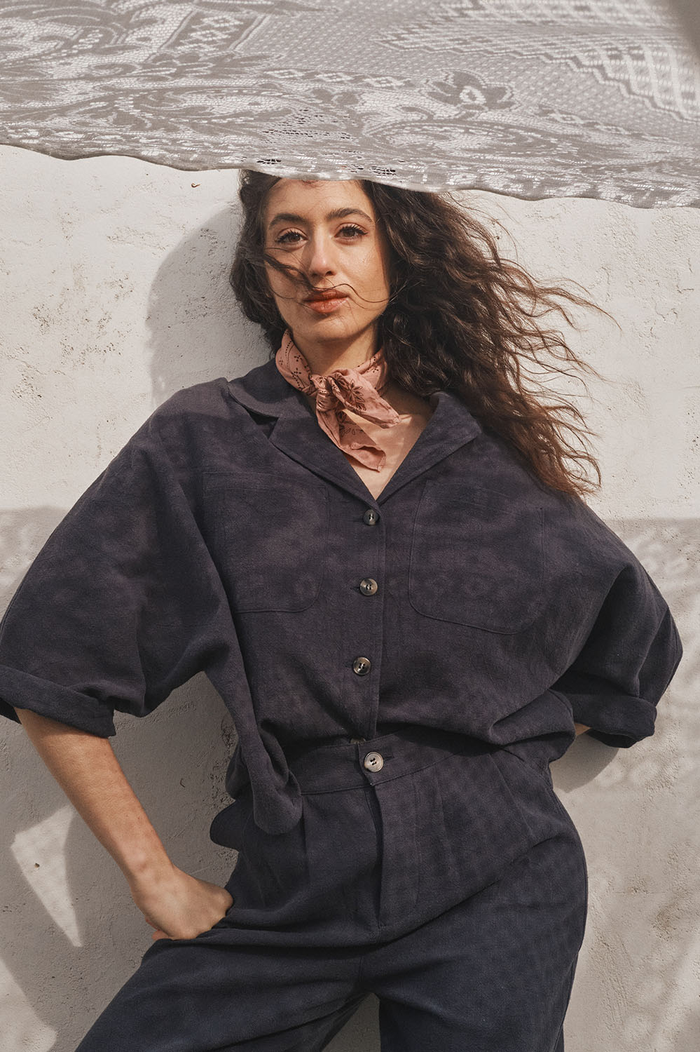 chemise oversize en toile de ramie bleu nuit, manches kimono, fabriquée en France