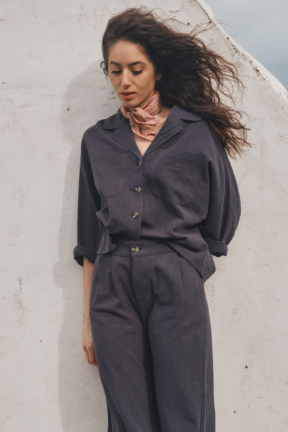 chemise oversize en toile de ramie bleu nuit, manches kimono, fabriquée en France