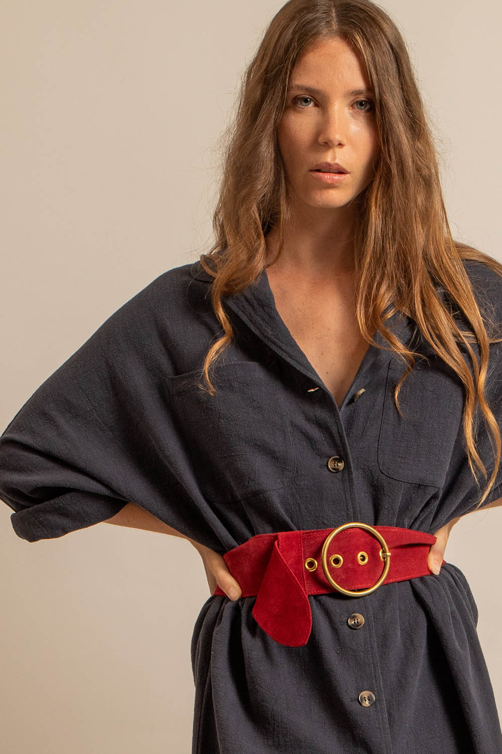 robe chemise courte en toile de ramie bleu nuit, coupe oversize, fabriquée en France