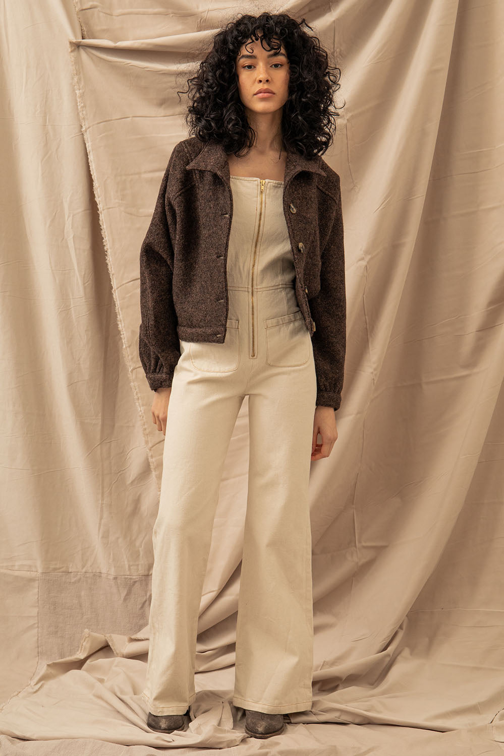 look du blouson court Emilia en laine marron chiné, esprit workwear